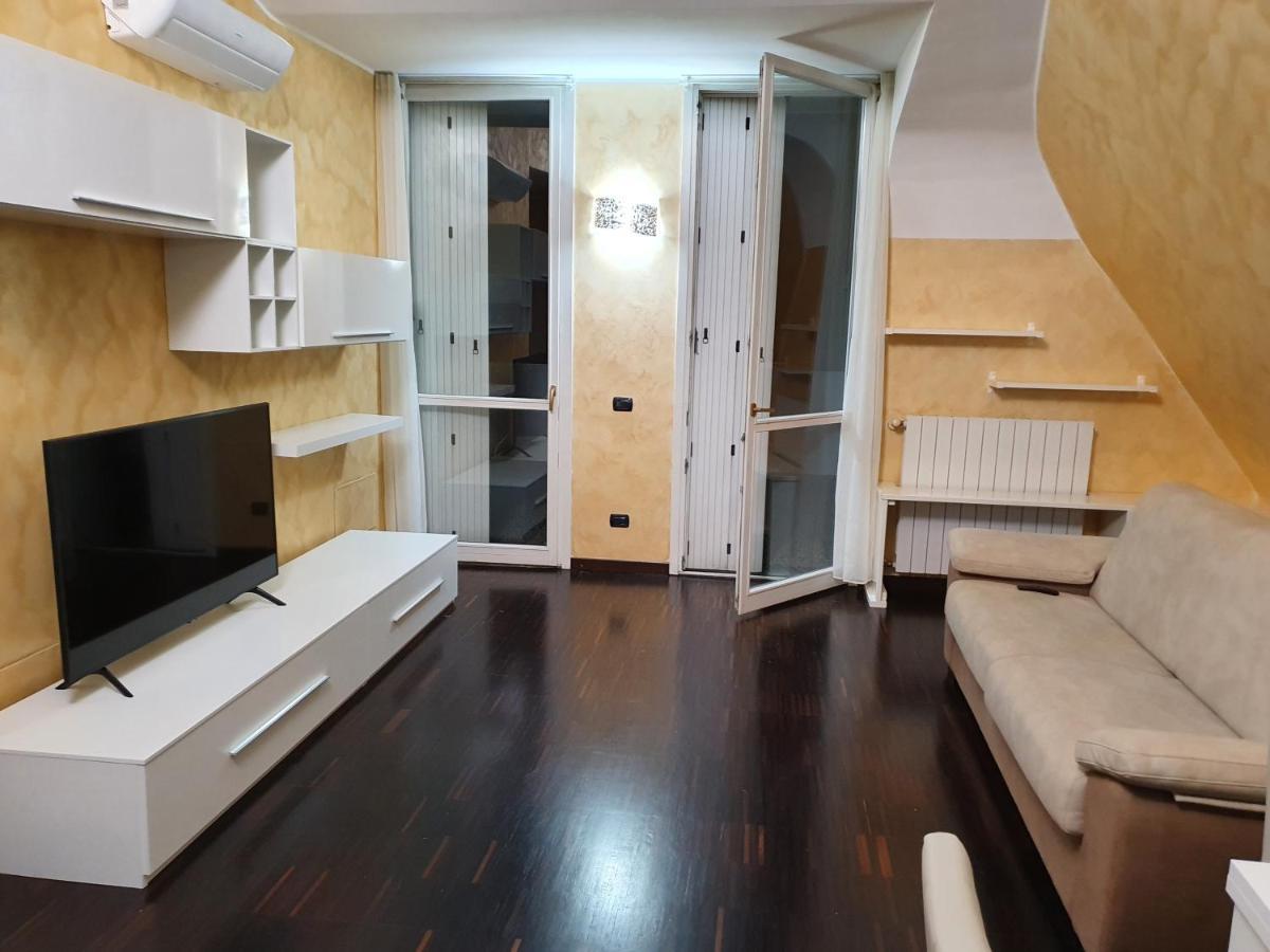 Milano Malpensa Grandi Mansarda Attico Apartment Gallarate Ngoại thất bức ảnh